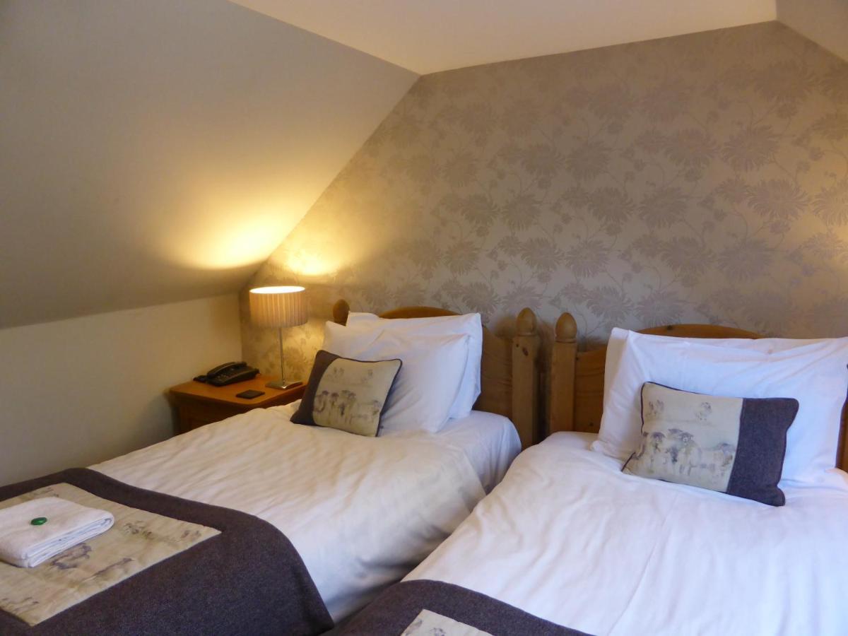Glen Clova Hotel & Luxury Lodges Millton of Clova Exteriör bild