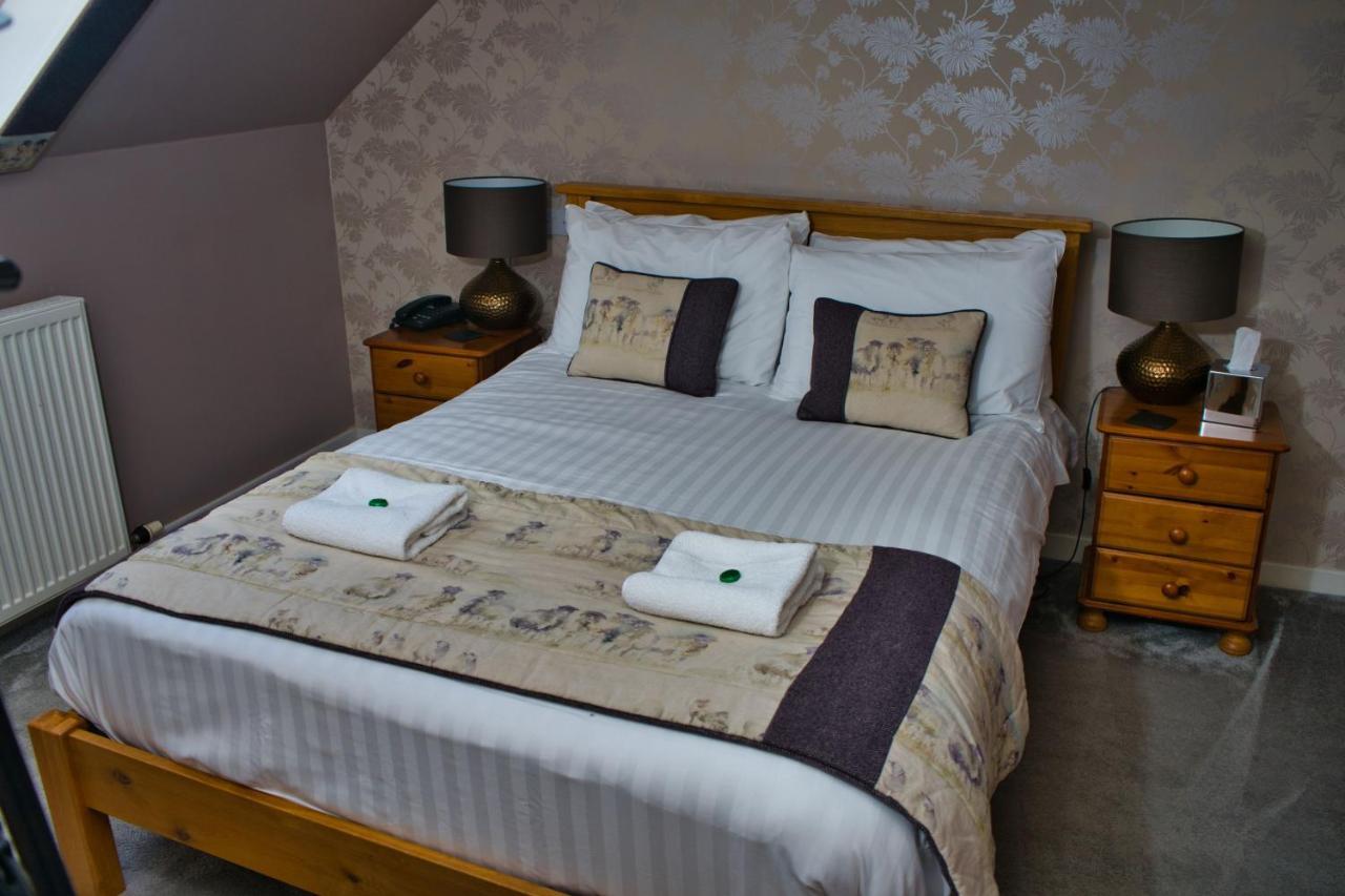 Glen Clova Hotel & Luxury Lodges Millton of Clova Exteriör bild