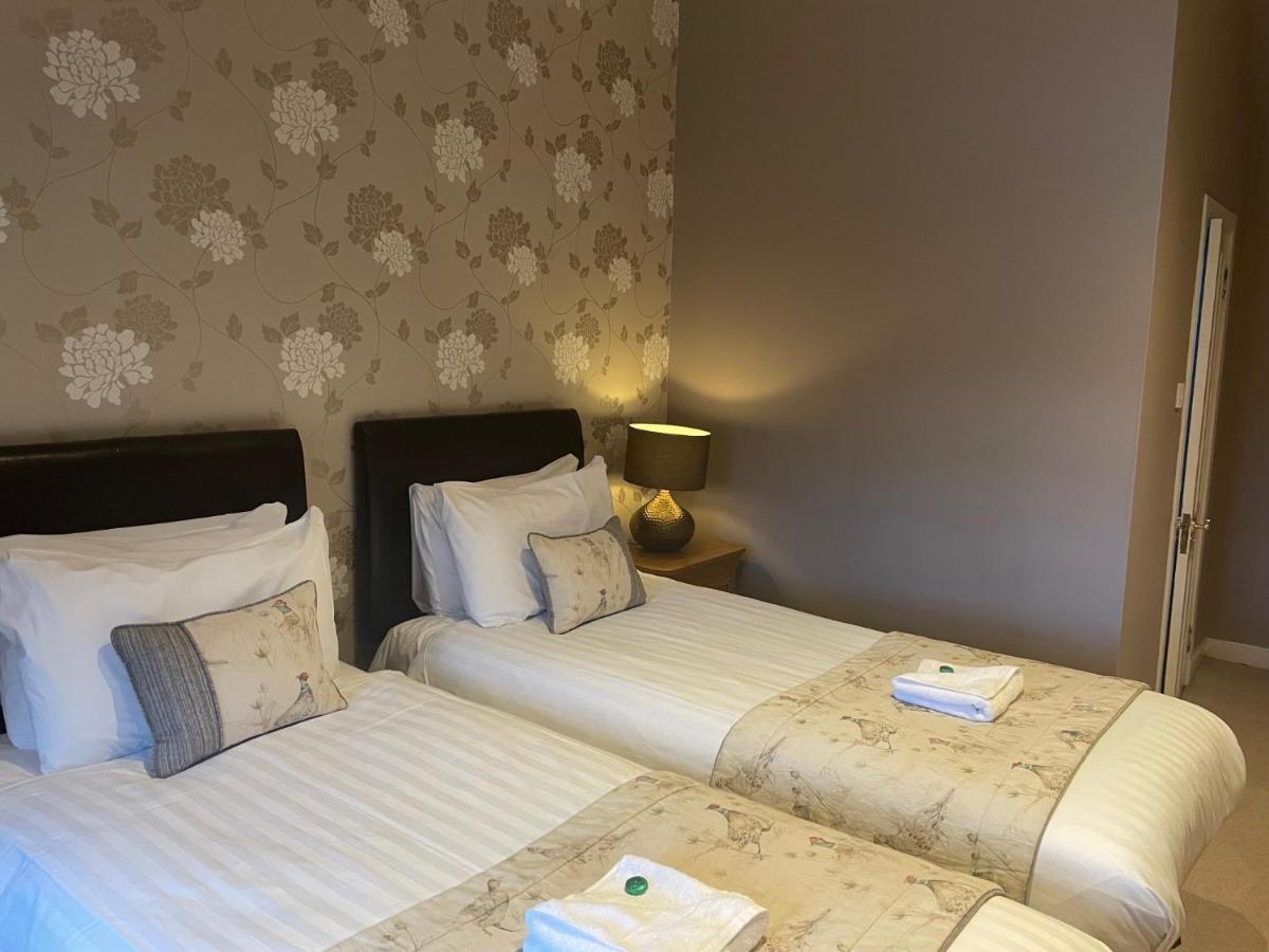 Glen Clova Hotel & Luxury Lodges Millton of Clova Exteriör bild