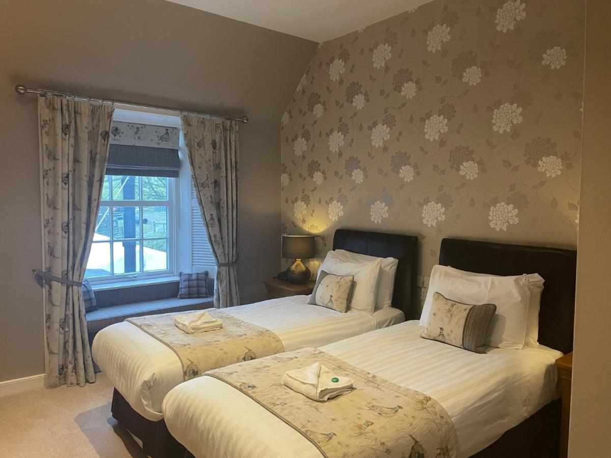 Glen Clova Hotel & Luxury Lodges Millton of Clova Exteriör bild