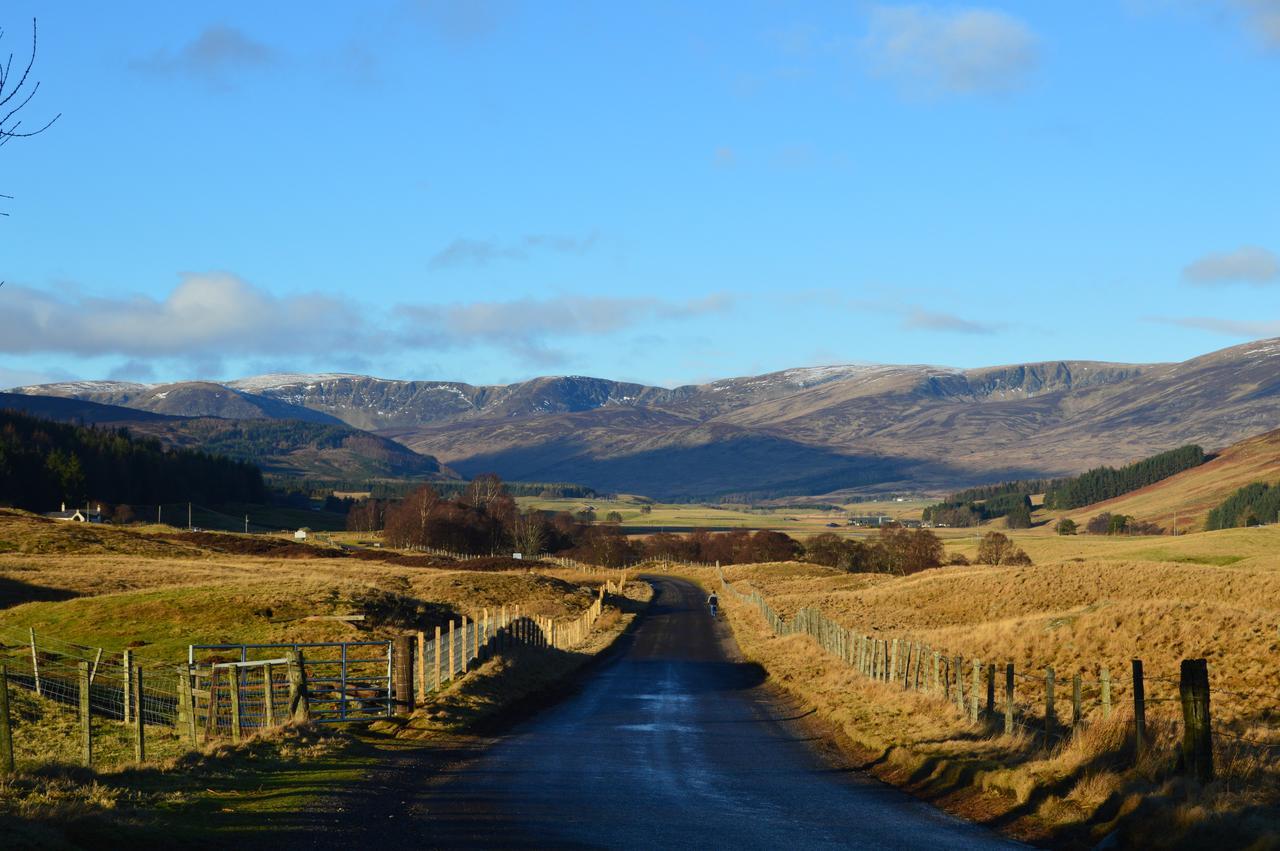 Glen Clova Hotel & Luxury Lodges Millton of Clova Exteriör bild