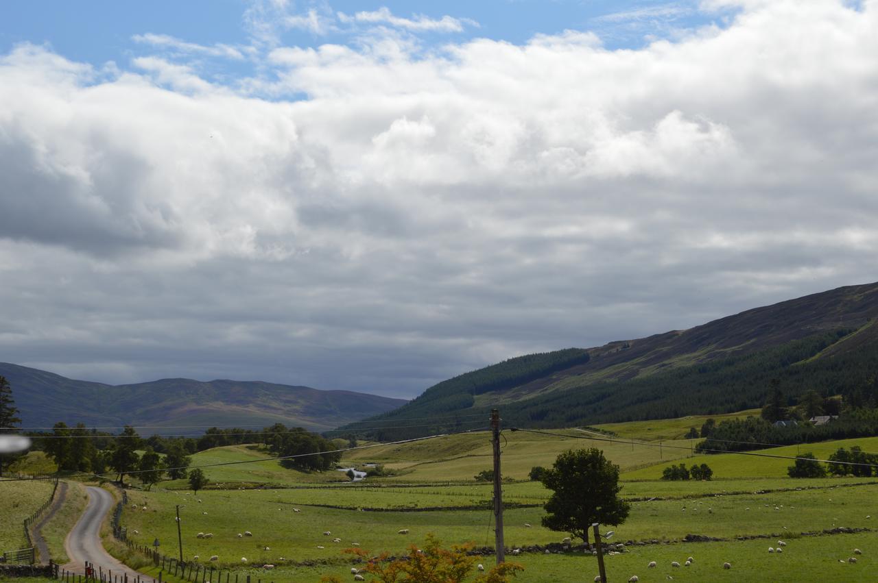 Glen Clova Hotel & Luxury Lodges Millton of Clova Exteriör bild