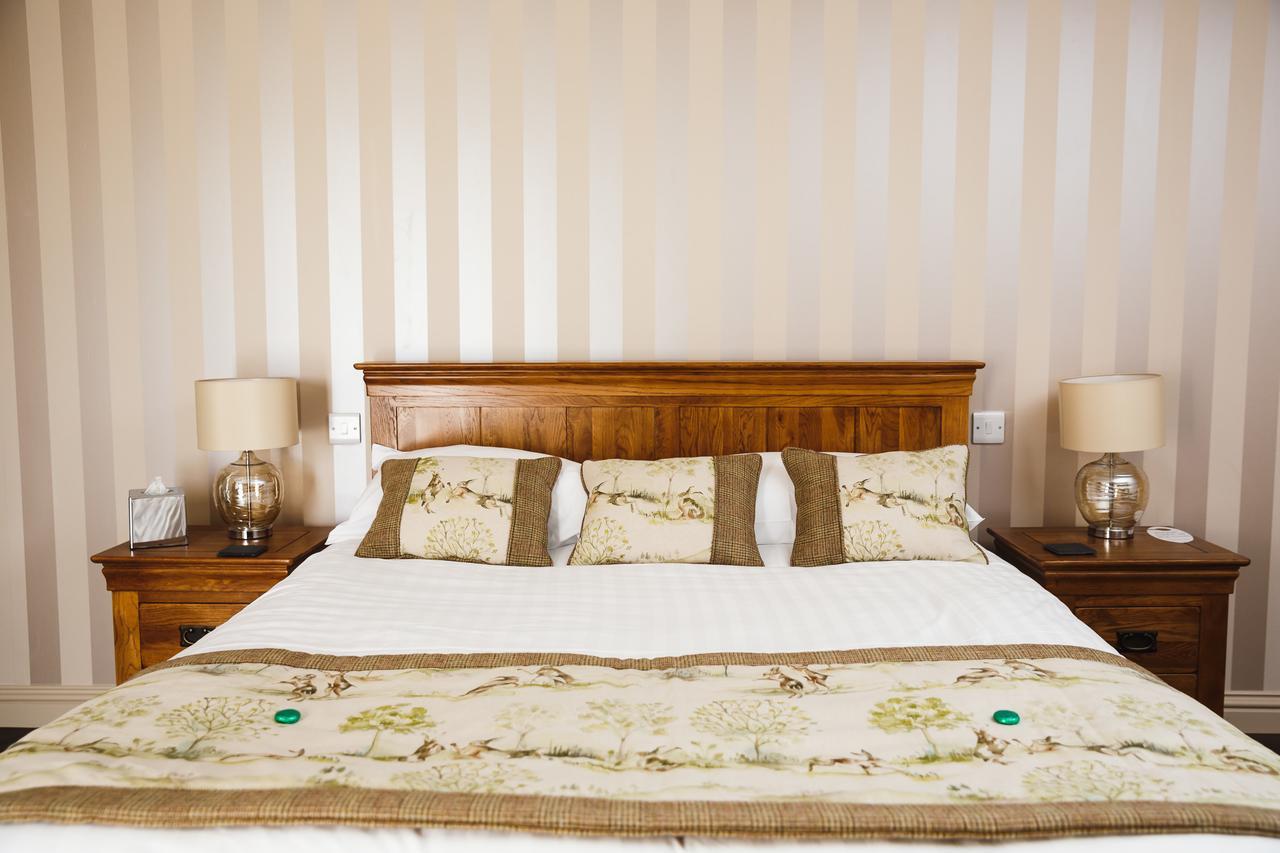 Glen Clova Hotel & Luxury Lodges Millton of Clova Exteriör bild