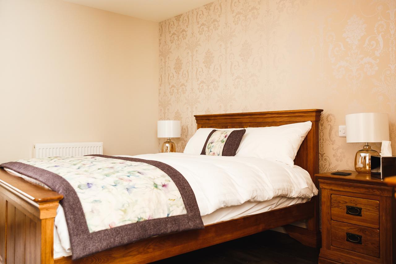 Glen Clova Hotel & Luxury Lodges Millton of Clova Exteriör bild